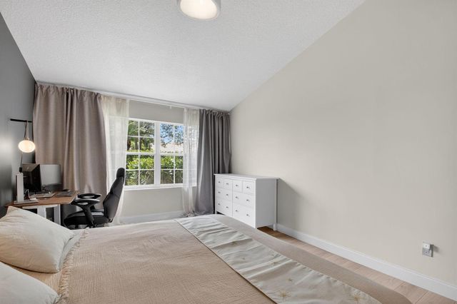 17257 Boca Club Boulevard Apt 5, Boca Raton, FL 33487