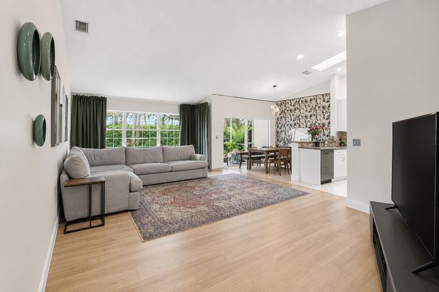 17257 Boca Club Boulevard Apt 5, Boca Raton, FL 33487