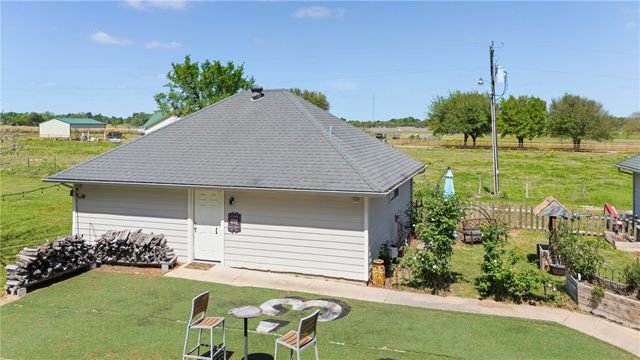1152 McNutt Road, Franklin, TX 77856
