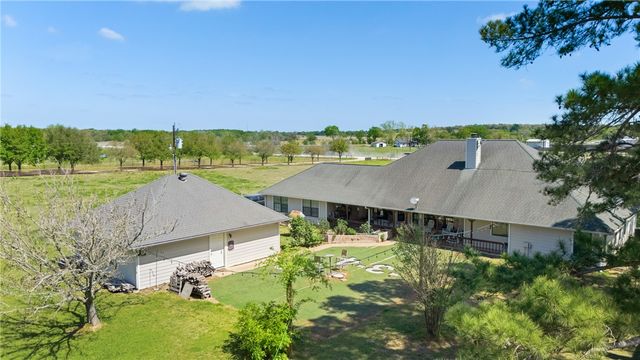 1152 McNutt Road, Franklin, TX 77856