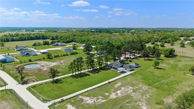 1152 McNutt Road, Franklin, TX 77856