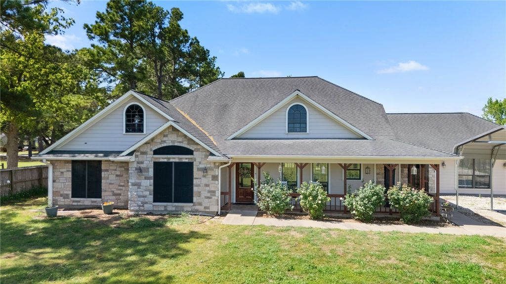 1152 McNutt Road, Franklin, TX 77856