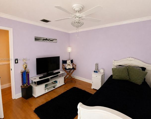 1841 NW 113th Ave, Pembroke Pines, FL 33026