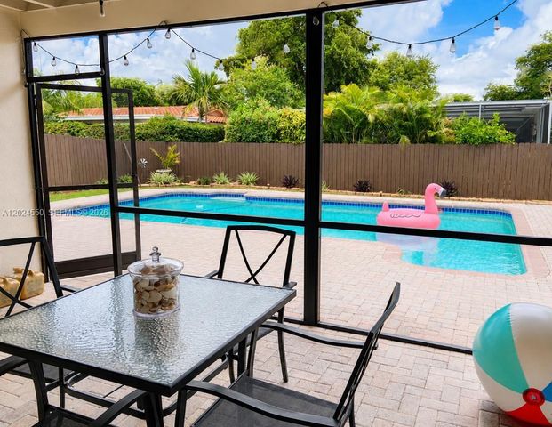 1841 NW 113th Ave, Pembroke Pines, FL 33026