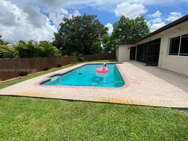 1841 NW 113th Ave, Pembroke Pines, FL 33026