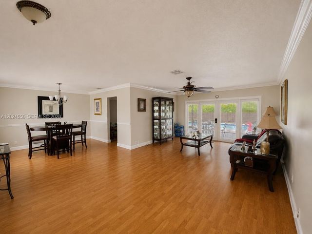 1841 NW 113th Ave, Pembroke Pines, FL 33026