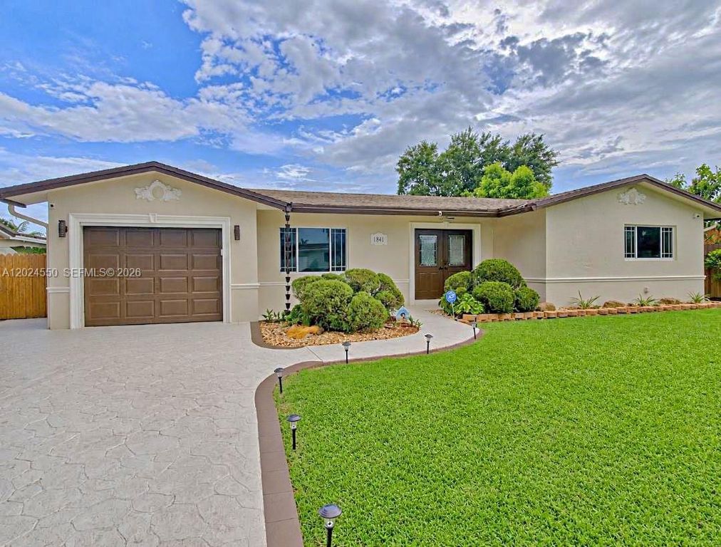 1841 NW 113th Ave, Pembroke Pines, FL 33026