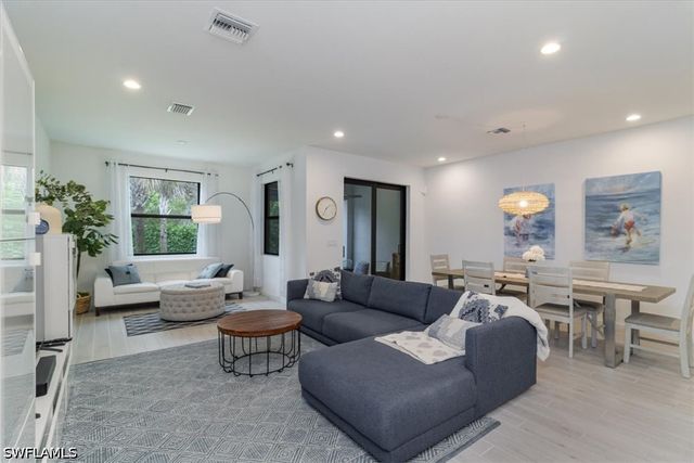 13021 Pembroke DR, Naples, FL 34105