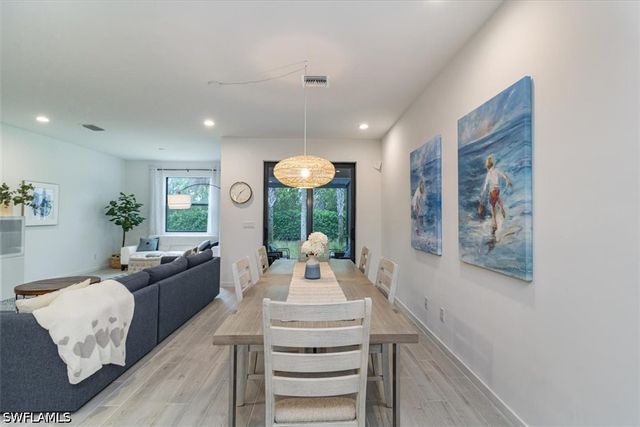 13021 Pembroke DR, Naples, FL 34105