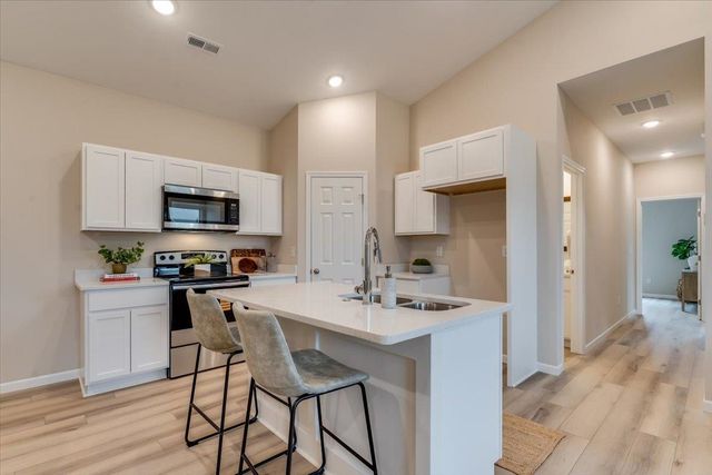 2431 S Wheatland Ct, Wichita, KS 67235