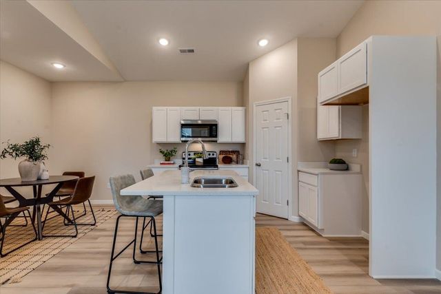 2431 S Wheatland Ct, Wichita, KS 67235