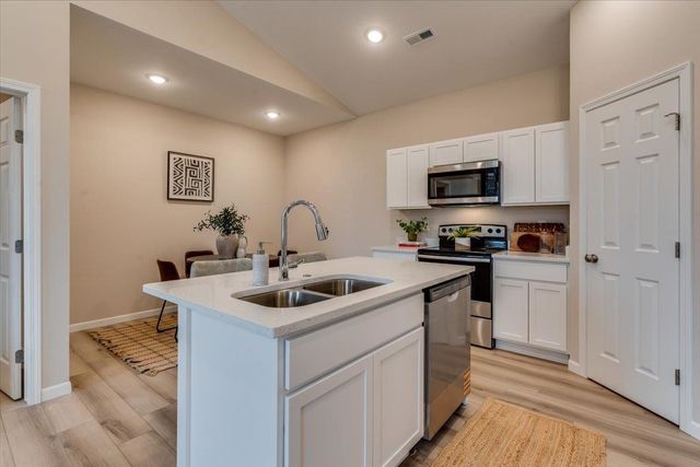 2431 S Wheatland Ct, Wichita, KS 67235