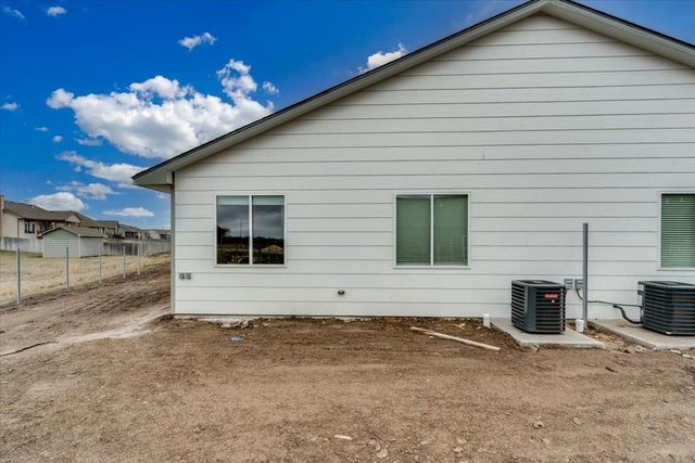 2431 S Wheatland Ct, Wichita, KS 67235