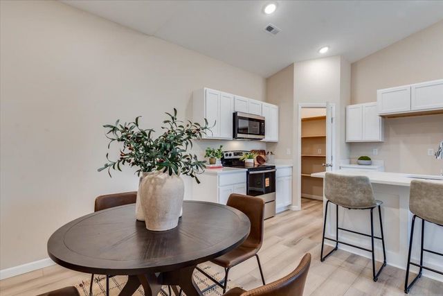 2431 S Wheatland Ct, Wichita, KS 67235