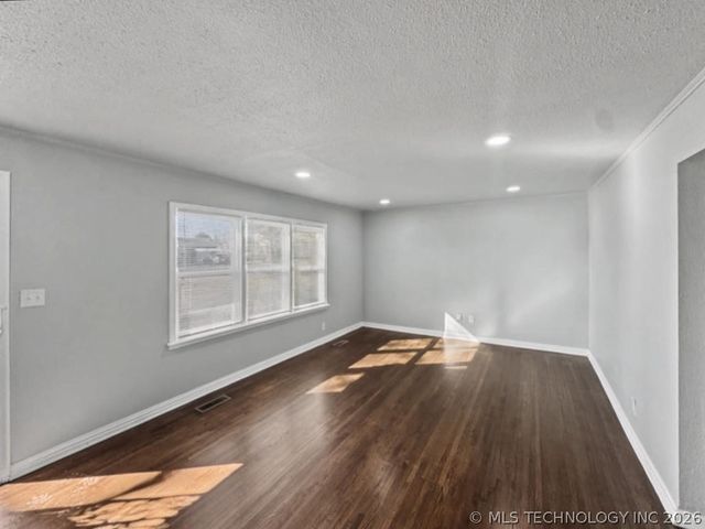 5929 E 7th Street, Tulsa, OK 74112