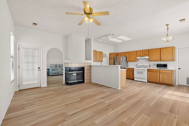 6200 Apache Plume Road NE, Rio Rancho, NM 87144