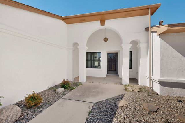 6200 Apache Plume Road NE, Rio Rancho, NM 87144