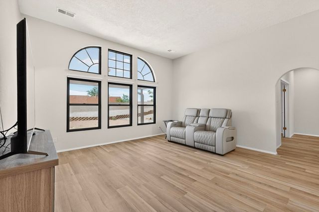 6200 Apache Plume Road NE, Rio Rancho, NM 87144