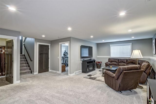 896 Glacier Drive, Altoona, WI 54720