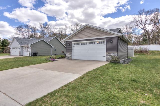 896 Glacier Drive, Altoona, WI 54720