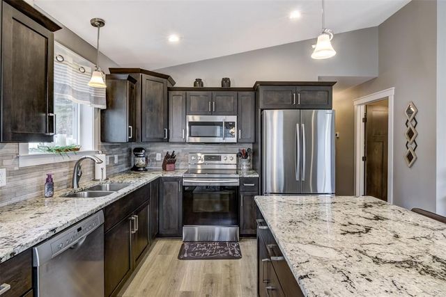 896 Glacier Drive, Altoona, WI 54720