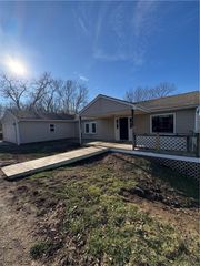 30024 NE 142nd Terrace, Excelsior Springs, MO 64024