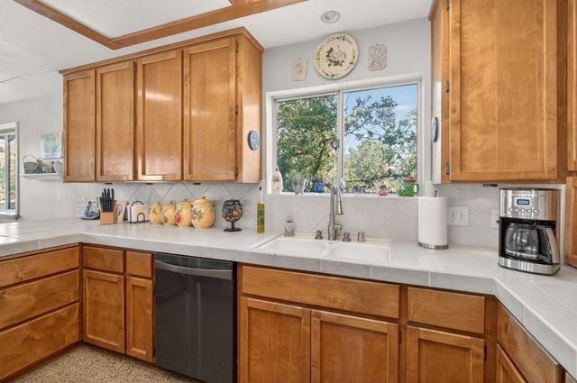 28037 Sky Harbour Road, Friant, CA 93626