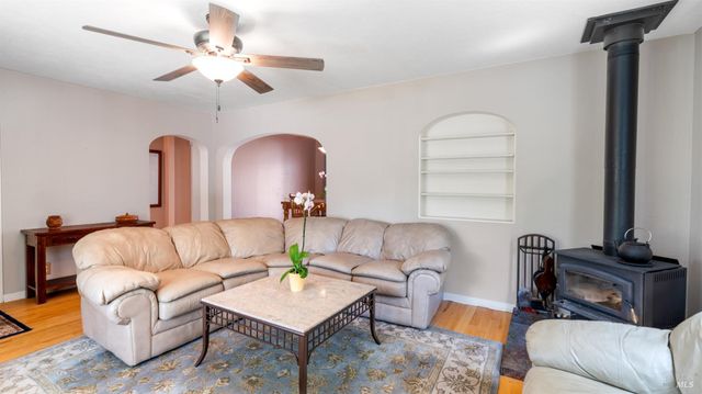 1820 Orchard St, Santa Rosa, CA 95404