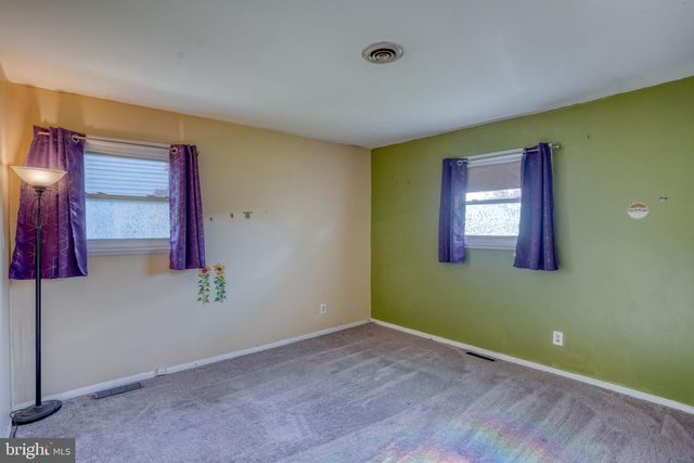 121 FLINTLOCK RD, Newark, DE 19713