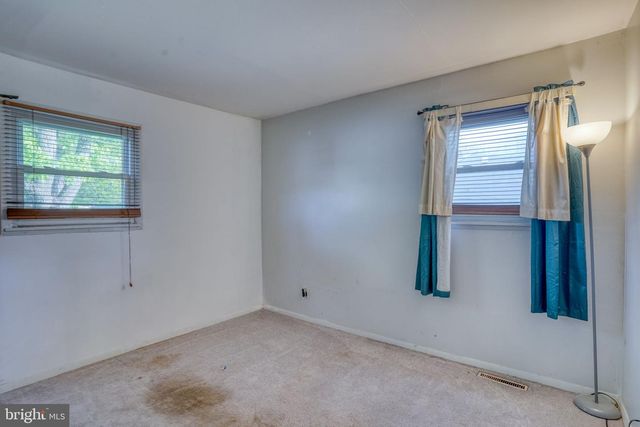 121 FLINTLOCK RD, Newark, DE 19713
