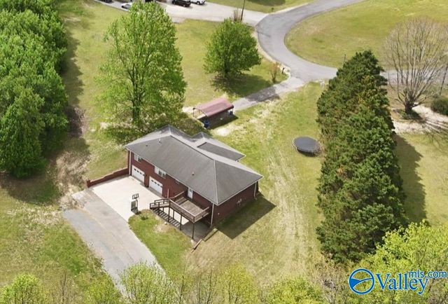411 Garden Gate Circle, Crossville, AL 35962