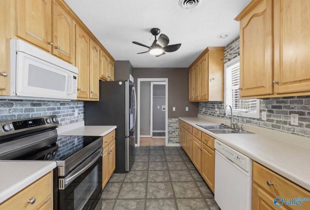 411 Garden Gate Circle, Crossville, AL 35962