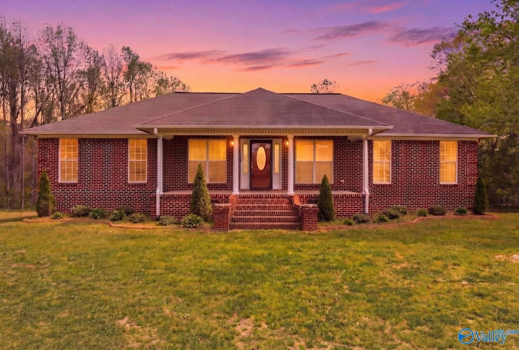 411 Garden Gate Circle, Crossville, AL 35962