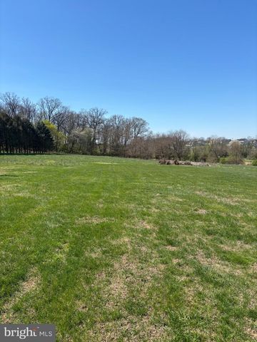 5 SUNSET DR, Hanover, PA 17331