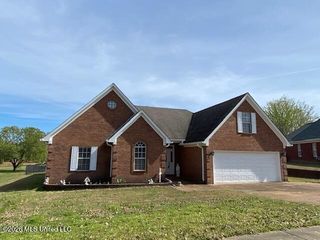 1268 S Lake Drive, Hernando, MS 38632