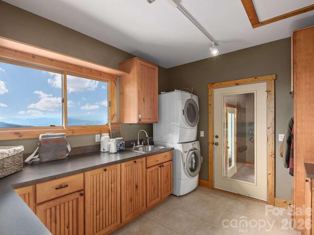 770 Dream Weaver Drive, Penrose, NC 28766