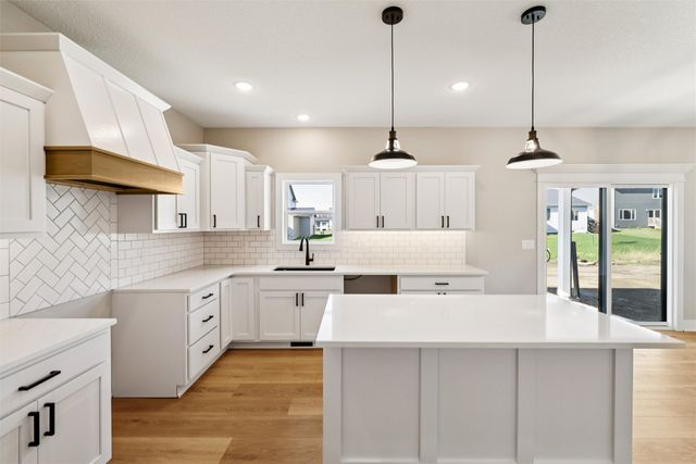 4648 177th Street, Urbandale, IA 50323