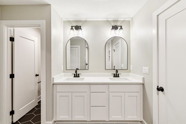 4648 177th Street, Urbandale, IA 50323