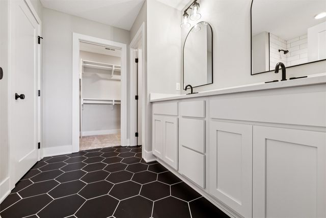 4648 177th Street, Urbandale, IA 50323