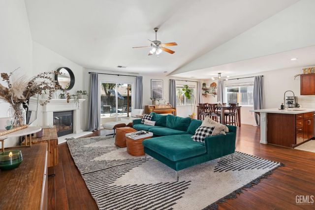 12206 Mezzadro Avenue, Bakersfield, CA 93312