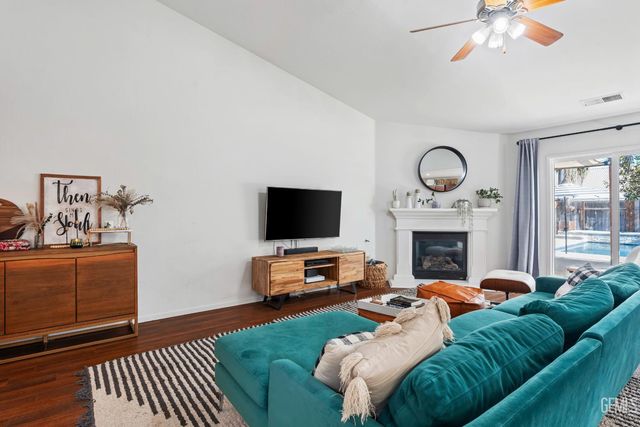 12206 Mezzadro Avenue, Bakersfield, CA 93312