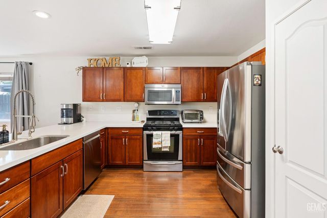 12206 Mezzadro Avenue, Bakersfield, CA 93312
