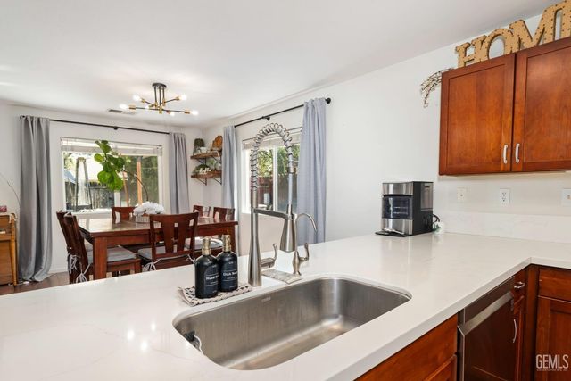 12206 Mezzadro Avenue, Bakersfield, CA 93312