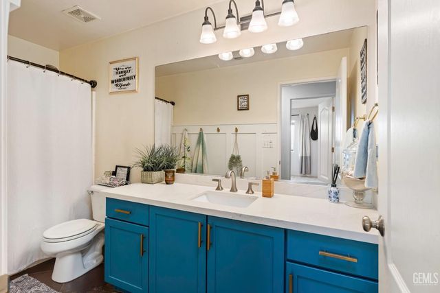 12206 Mezzadro Avenue, Bakersfield, CA 93312