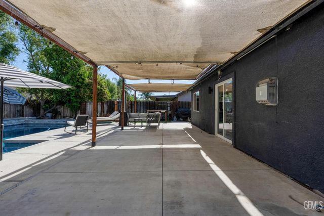 12206 Mezzadro Avenue, Bakersfield, CA 93312