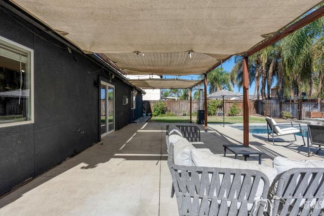 12206 Mezzadro Avenue, Bakersfield, CA 93312