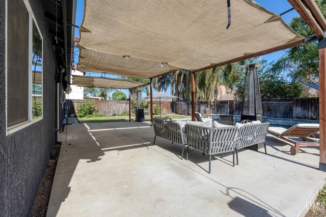 12206 Mezzadro Avenue, Bakersfield, CA 93312