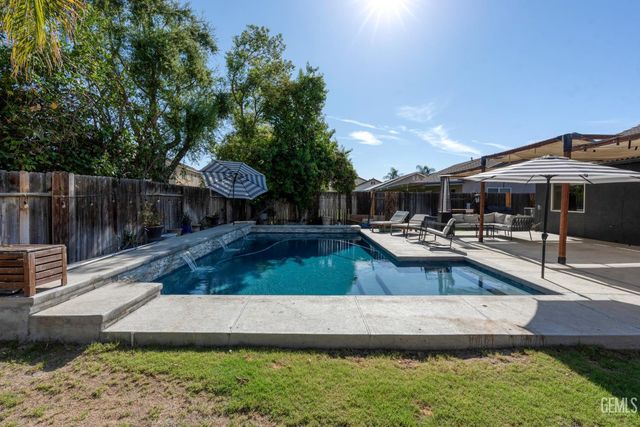 12206 Mezzadro Avenue, Bakersfield, CA 93312