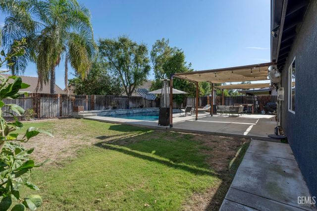 12206 Mezzadro Avenue, Bakersfield, CA 93312