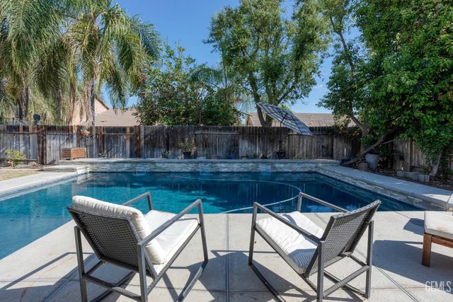 12206 Mezzadro Avenue, Bakersfield, CA 93312